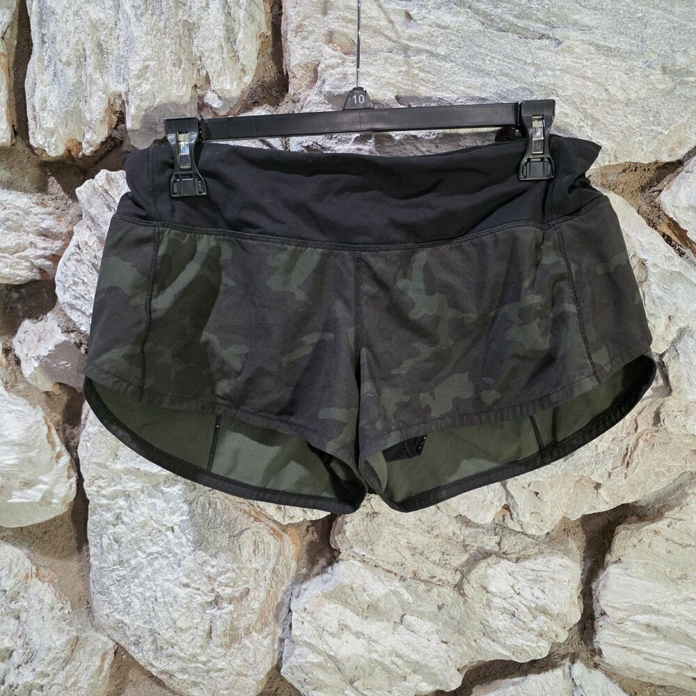 Lululemon Women's Size 6 Speed Up Short *2.5" Lined Short Camo Green